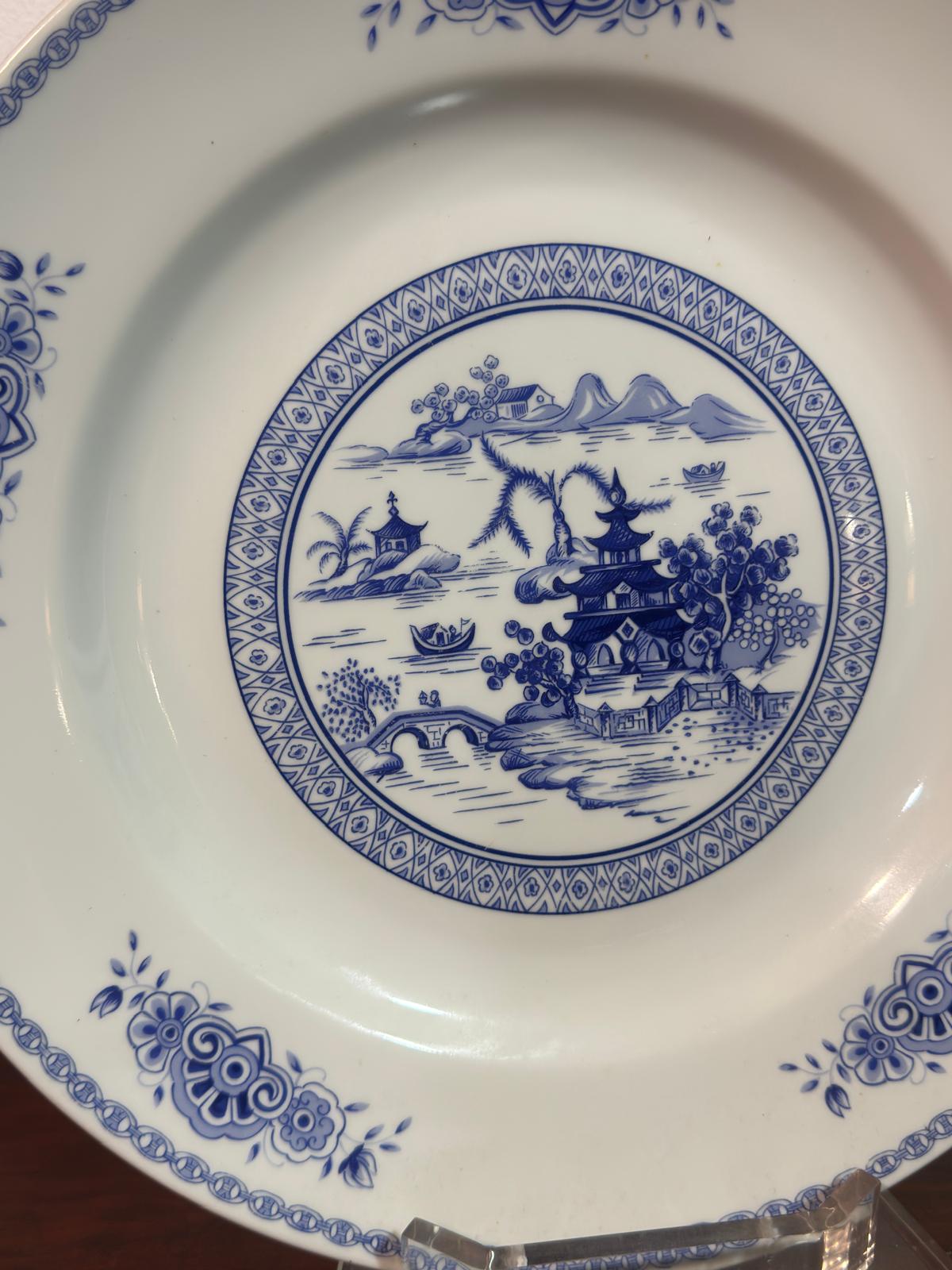 Prato Vista Alegre Padrão Chinoiserie Azul e Branco - Mostruario