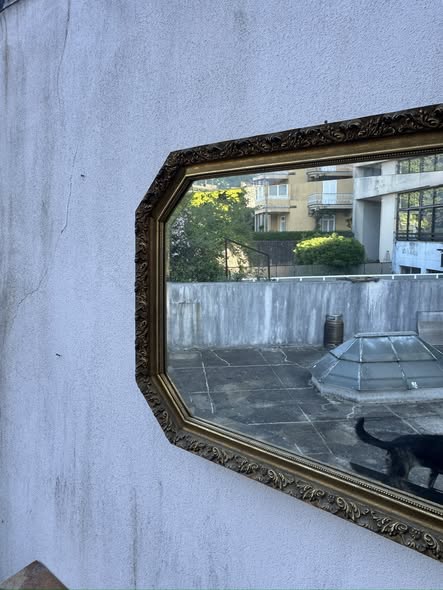 Espelho Vintage com Moldura Dourada Octogonal