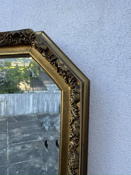 Espelho Vintage com Moldura Dourada Octogonal