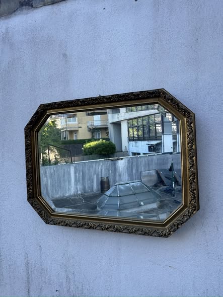 Espelho Vintage com Moldura Dourada Octogonal