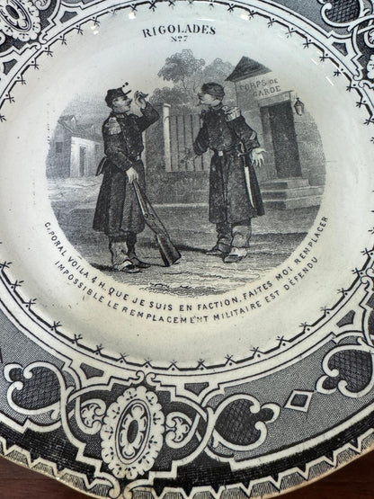 Prato Francês Transferware Rigolades Nº2 - Cena Militar Humorística Século XIX