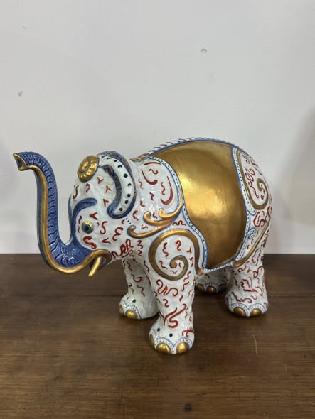 Elefante em Porcelana Le Porcellane (Florença) — Ouro Brunido e Arabescos (c. 1990)
