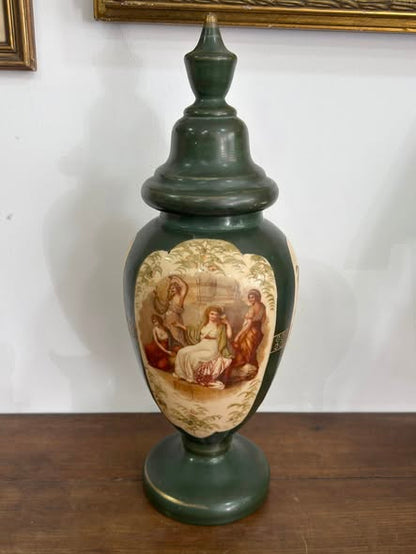 Jarrão Monumental com Tampa — Porcelana Verde Império com Cenas Neoclássicas (c. 1900)