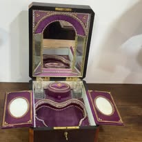 Antiga Caixa de Toucador Mecânica Estilo Napoleão III com Marchetaria – Séc. XIX