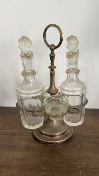 Galheteiro de Mesa em Casquinha de Prata Inglesa com Vidro Lapidado — Séc. XIX/XX