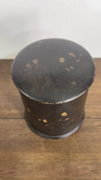 Pote de Chá Cilíndrico Antigo em Charão – Século XIX