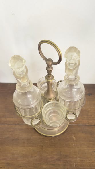 Galheteiro de Mesa em Casquinha de Prata Inglesa com Vidro Lapidado — Séc. XIX/XX