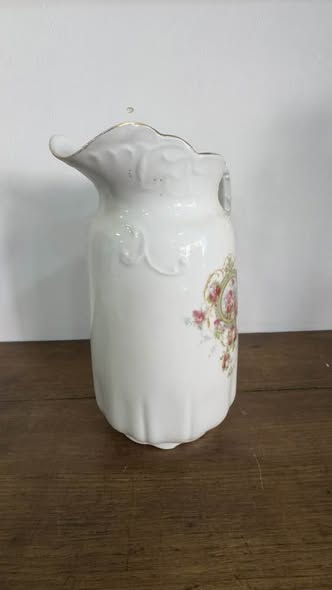 Antigo Gomil em Porcelana Romântica Vista Alegre – Período 1922-1947 (Marca 31)