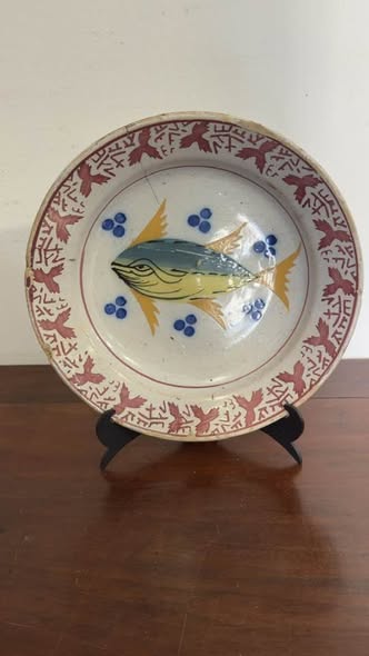 Prato Antigo Faiança "De Ratinho" 24cm – Motivo Peixe e Pássaros (Séc. XIX/XX)