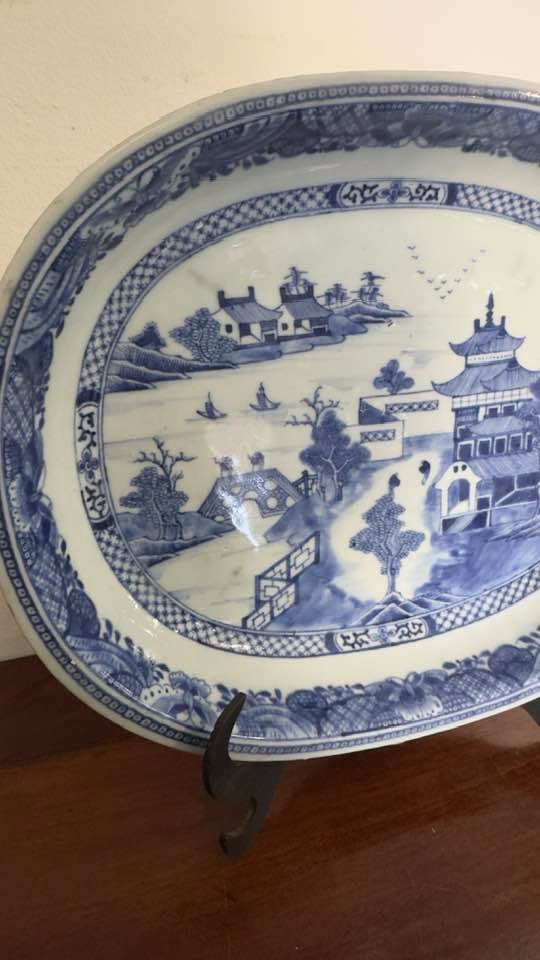 Travessa Oval Profunda em Porcelana Chinesa — Padrão Canton Azul e Branco — Séc. XIX