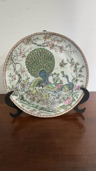 Prato Decorativo em Porcelana Chinesa de Exportação — Família Rosa — Séc. XIX