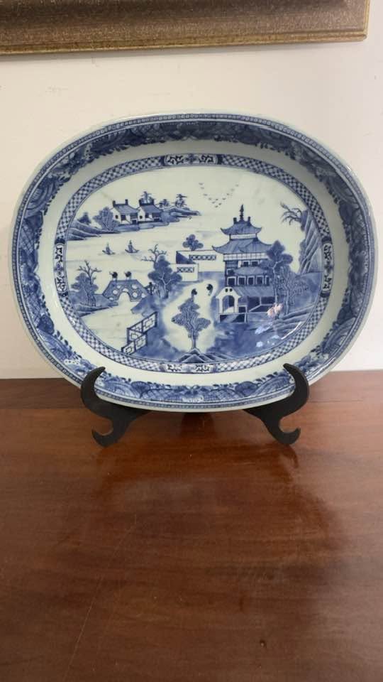 Travessa Oval Profunda em Porcelana Chinesa — Padrão Canton Azul e Branco — Séc. XIX