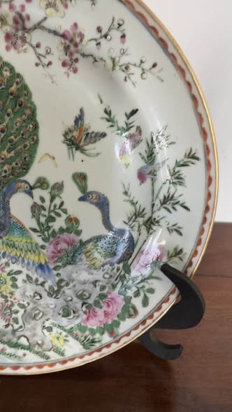 Prato Decorativo em Porcelana Chinesa de Exportação — Família Rosa — Séc. XIX