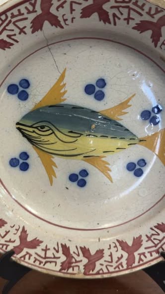 Prato Antigo Faiança "De Ratinho" 24cm – Motivo Peixe e Pássaros (Séc. XIX/XX)