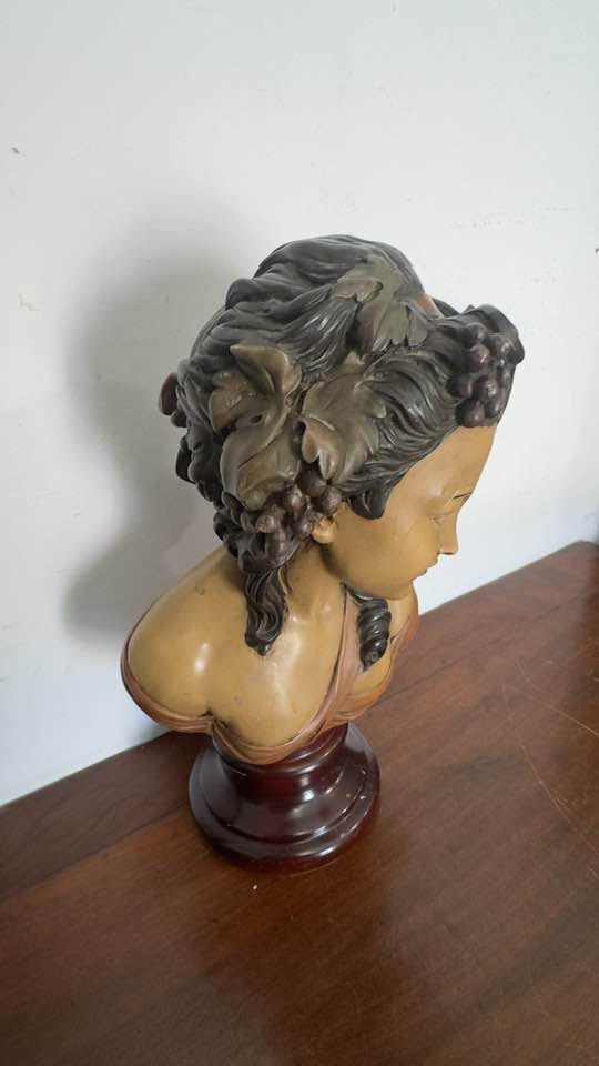 Busto Filha de Baco — vista traseira