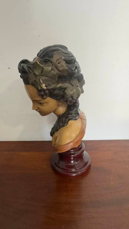 Busto Filha de Baco — vista frontal