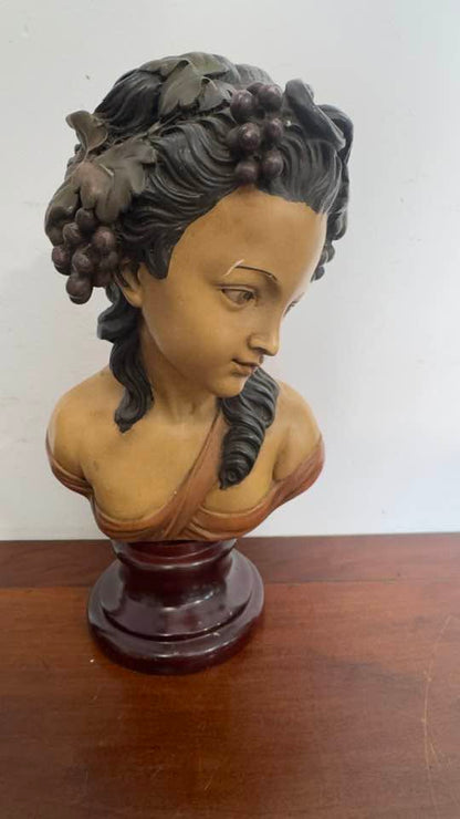 Busto Filha de Baco — vista frontal lateral direita