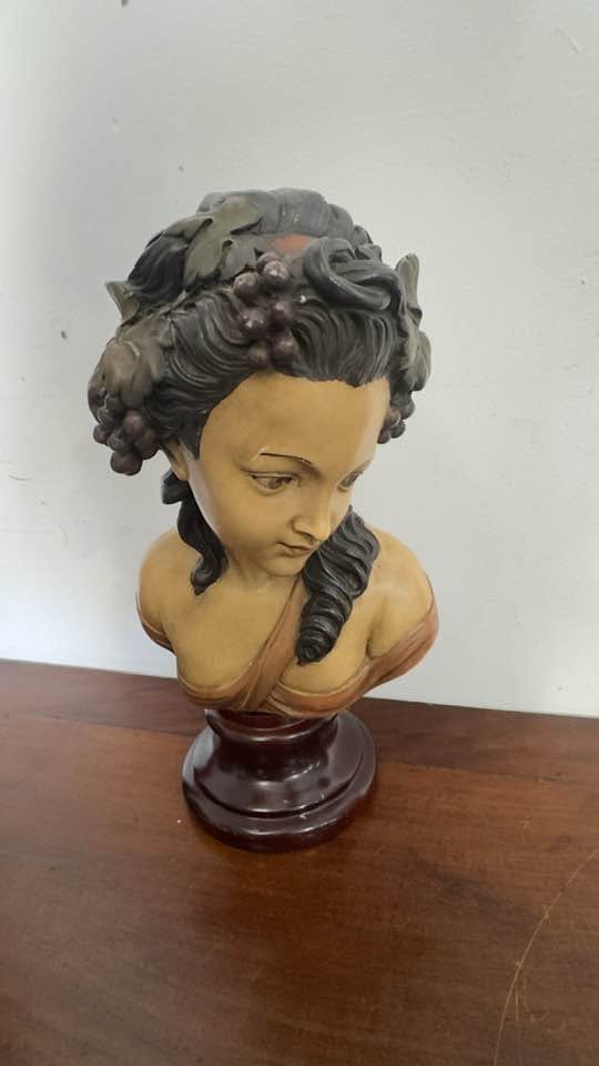 Busto Filha de Baco — vista lateral direita