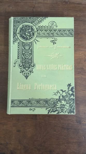 Capa Arte Nova verde com gravura a ouro – Novas Lições Práticas da Língua Portugueza, Cândido de Figueiredo