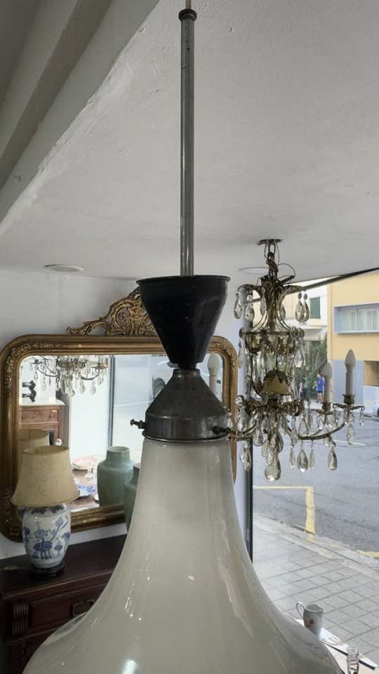 Candeeiro de Teto Vintage Industrial em Vidro Opala (Séc. XX)