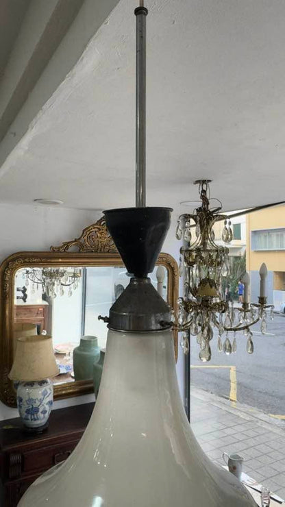 Candeeiro de Teto Vintage Industrial em Vidro Opala (Séc. XX)