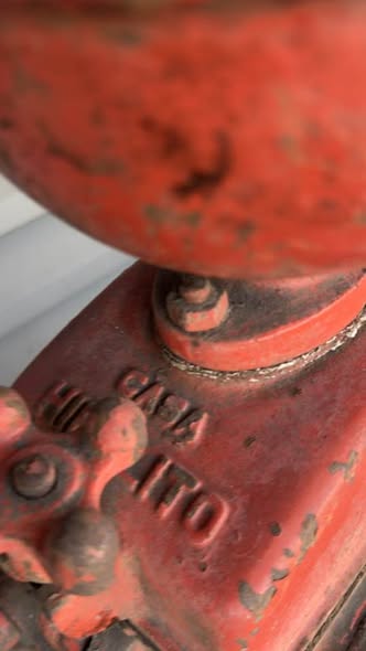 Antiga Bomba Manual de Transfega de Vinho em Ferro Fundido – Séc. XX
