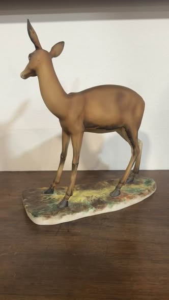 Escultura Impala em Porcelana Biscuit Vista Alegre (1947-1968)