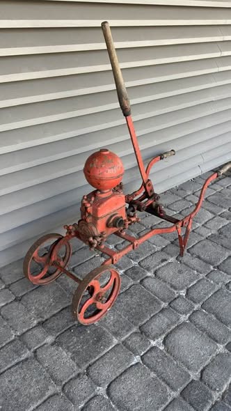 Antiga Bomba Manual de Transfega de Vinho em Ferro Fundido – Séc. XX