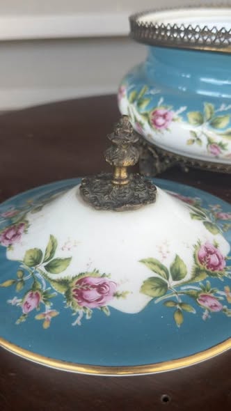 Grande Bombonière em Porcelana Artibus Aveiro – Azul Turquesa e Ouro (20 cm)