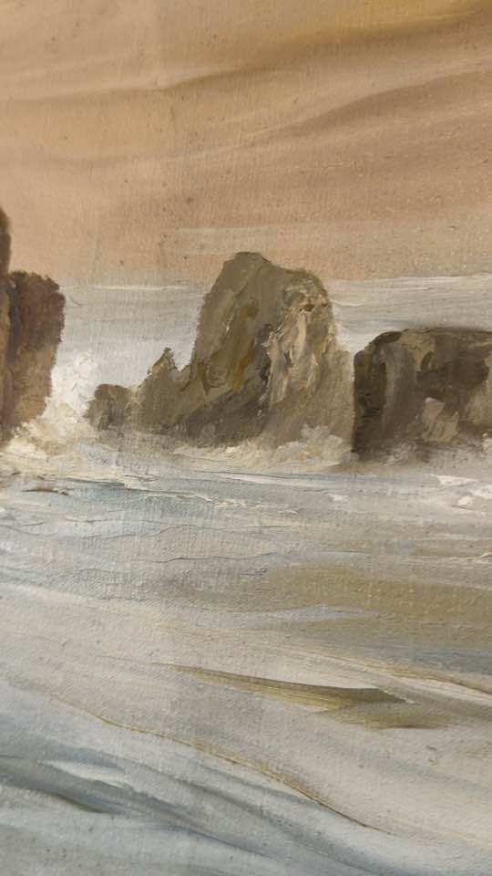 Detalhe das rochas e mar agitado em primeiro plano da pintura de C. Teixeira