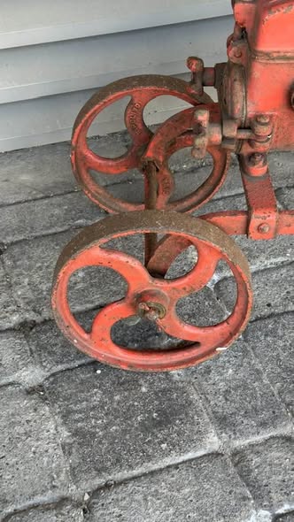 Antiga Bomba Manual de Transfega de Vinho em Ferro Fundido – Séc. XX