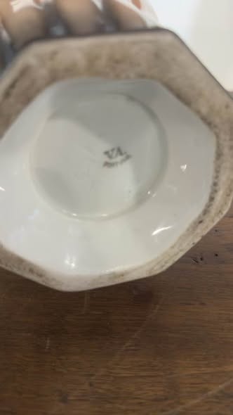 Antigo Pote / Vaso com Tampa em Porcelana Vista Alegre – Decoração Floral (1947-1968)