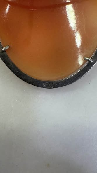 Camafeu antigo em concha natural e prata 800 - frente