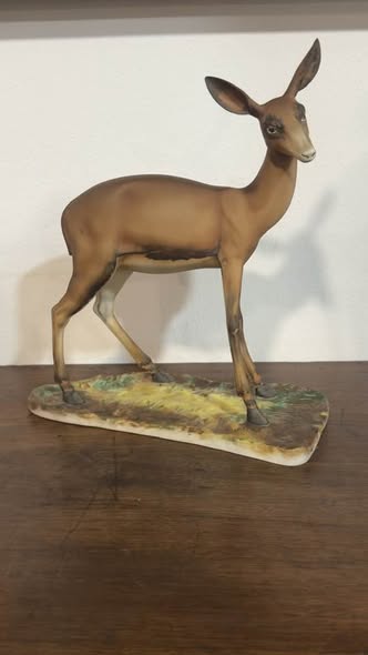 Escultura Impala em Porcelana Biscuit Vista Alegre (1947-1968)