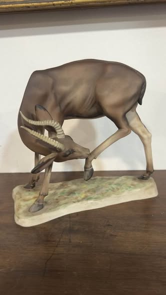Escultura Impala Macho com Cornos em Porcelana Biscuit Vista Alegre (1947-1968)