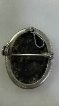 Alfinete / Pendão Camafeu Antigo em Concha Natural e Prata com Marcasites