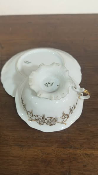 Chávena de Chá Antiga com Pires em Porcelana Vista Alegre – Período 1947-1968