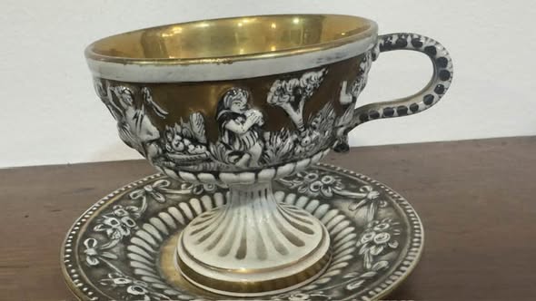 Magnífico Serviço de 6 Chávenas de Café com Pé Alto e Pires em Porcelana Italiana Capodimonte