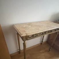 Consola de Parede Neoclássica em Madeira Dourada com Tampo de Mármore
