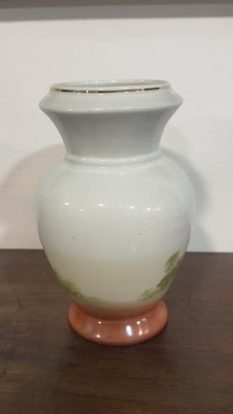 Jarra antiga em porcelana Jango – vista lateral com base salmão