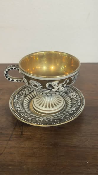 Magnífico Serviço de 6 Chávenas de Café com Pé Alto e Pires em Porcelana Italiana Capodimonte