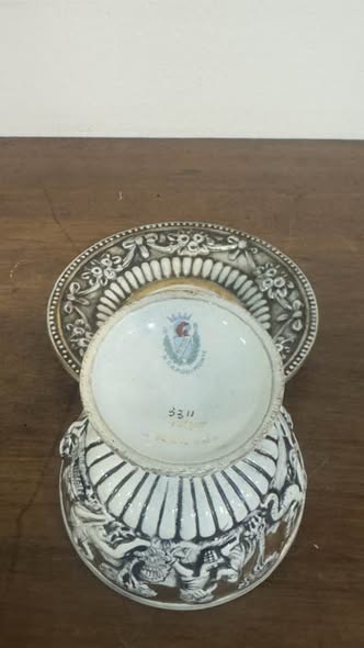 Magnífico Serviço de 6 Chávenas de Café com Pé Alto e Pires em Porcelana Italiana Capodimonte