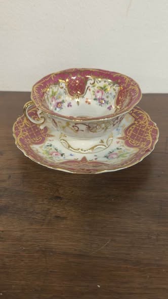 Chávena de Chá Antiga com Pires em Porcelana Vista Alegre – Período 1947-1968