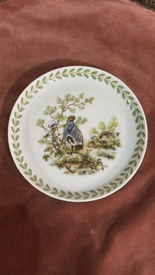 Prato Decorativo de Caça "Perdiz" em Porcelana com Grinalda