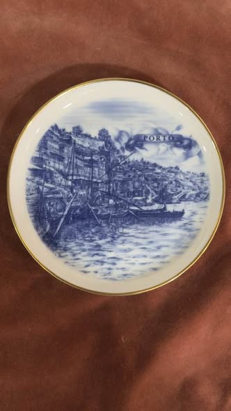Prato Decorativo "Porto" em Porcelana Vista Alegre (1980-1992)