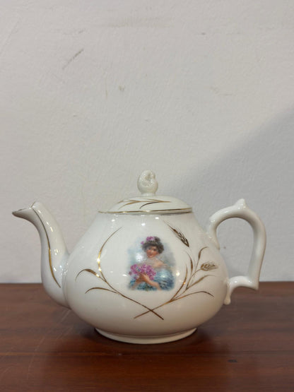 Bule Antigo Vista Alegre Padrão Dama - Porcelana com Retrato e Dourado (1881-1921)