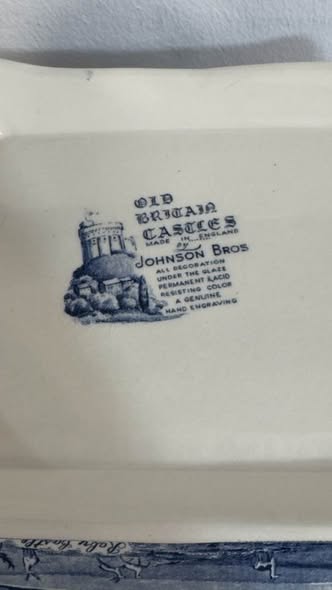 Terrina com Tampa Johnson Bros "Old Britain Castles"