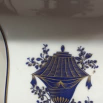 Importante Cacheô Hexagonal com Base Vista Alegre – Decoração Neoclássica Anos 80