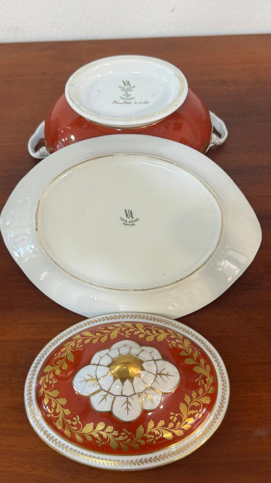 Porcelana Vista Alegre – Peça de Coleção (1947–1968) decoração "Rouge de Fer" e dourado "Liras"