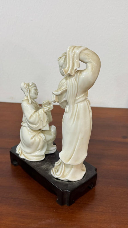 BLANC DE CHINE – Pair of Ceremonial Sculptures in Chinese Porcelain (Late 18th Century)